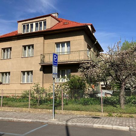Spacious Apartment - Free Parking! Прага Екстериор снимка