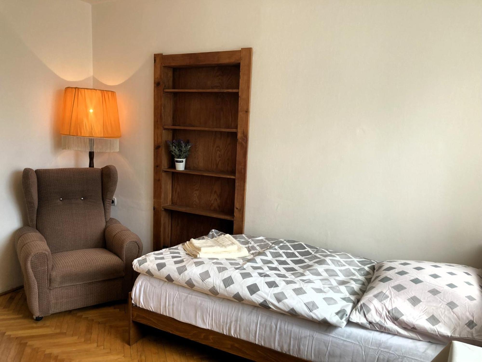 Spacious Apartment - Free Parking! Прага Екстериор снимка
