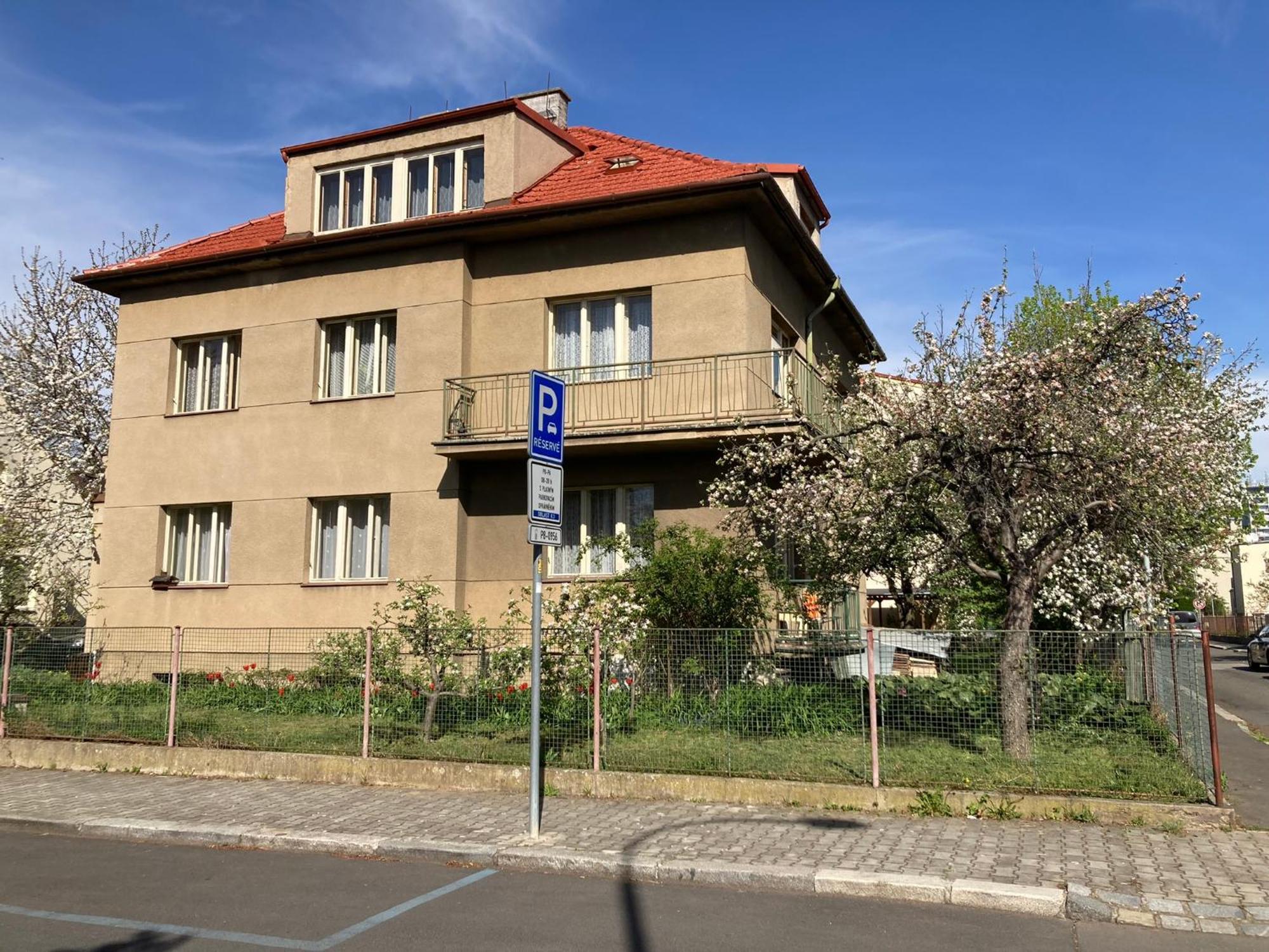 Spacious Apartment - Free Parking! Прага Екстериор снимка