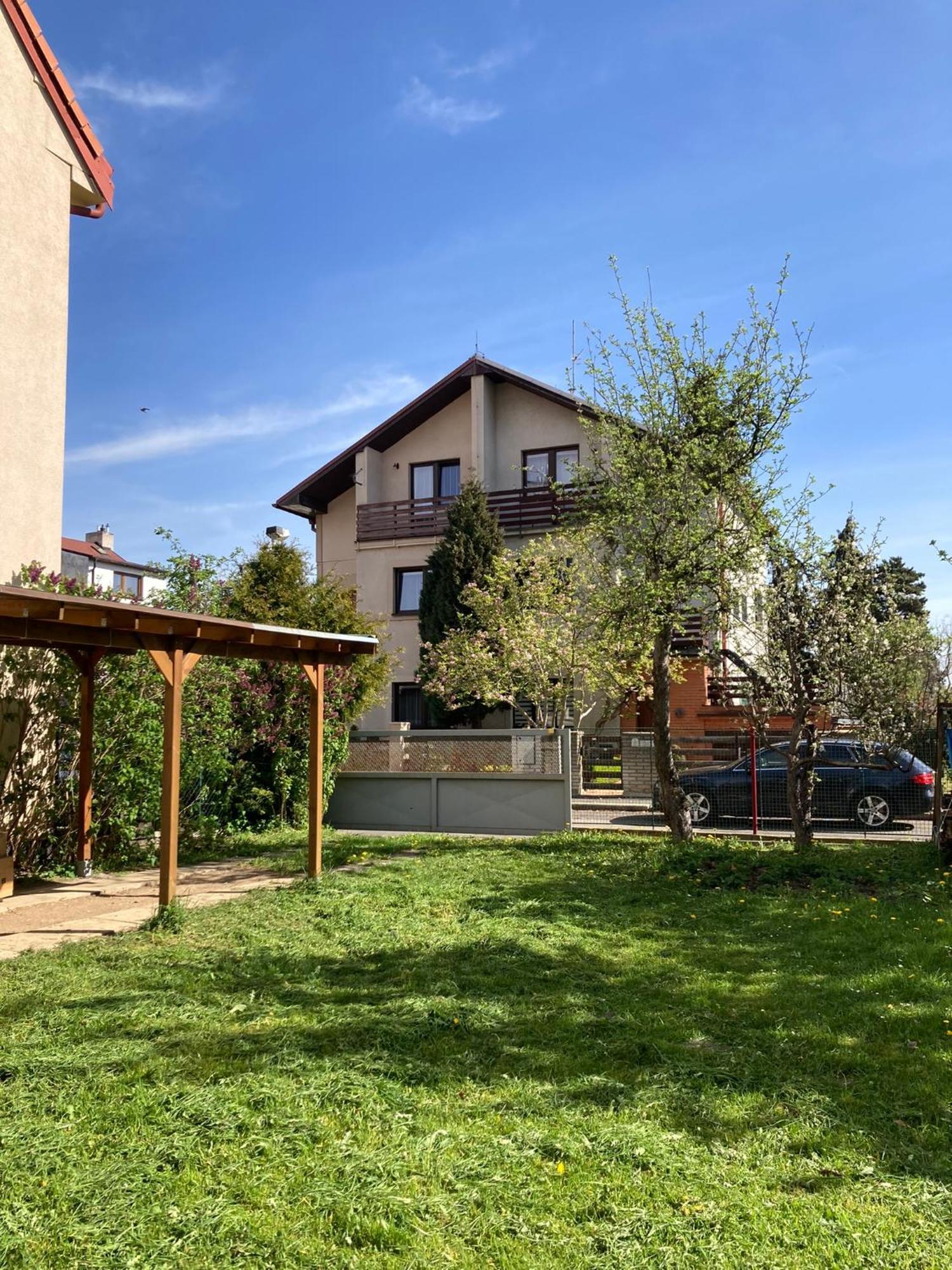 Spacious Apartment - Free Parking! Прага Екстериор снимка
